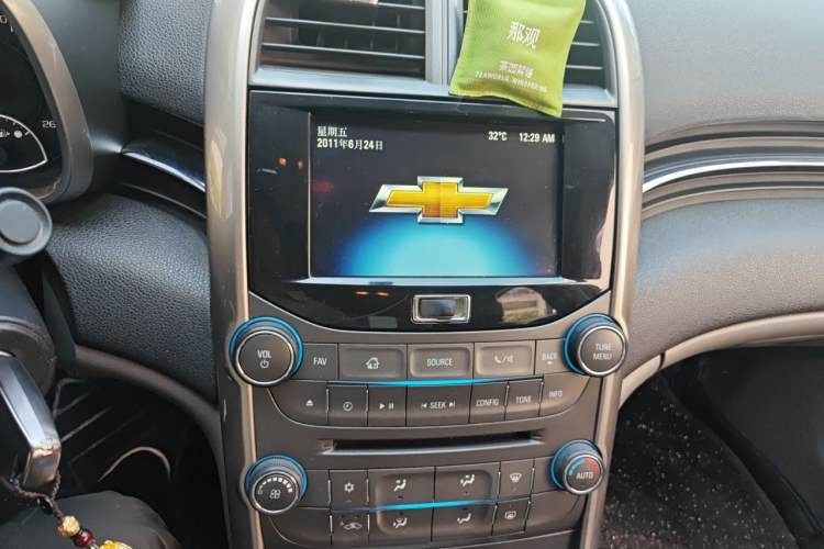 Used Chevrolet Malibu 2012 2.0L Automatic Luxury Edition Audio And AC Panel