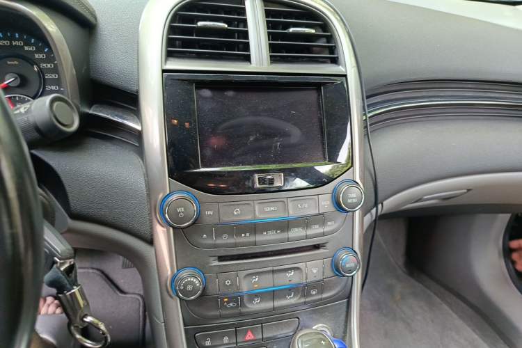 Used Chevrolet Malibu 2012 2.0L Automatic Luxury Edition Audio And AC Panel