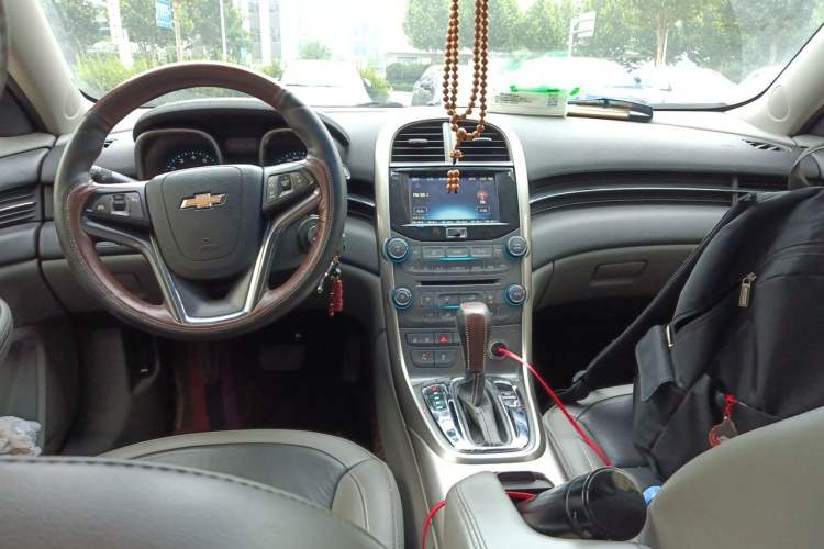 Used Chevrolet Malibu 2012 2.0L Automatic Luxury Edition Center Console