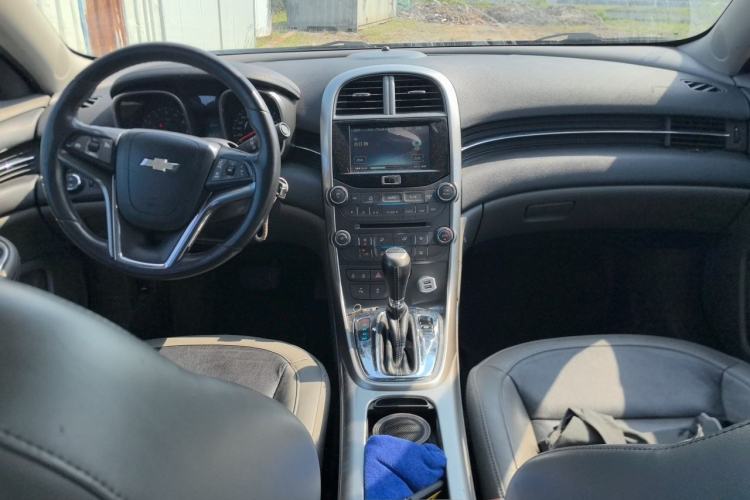 Used Chevrolet Malibu 2012 2.4L Automatic Luxury Edition Center Console