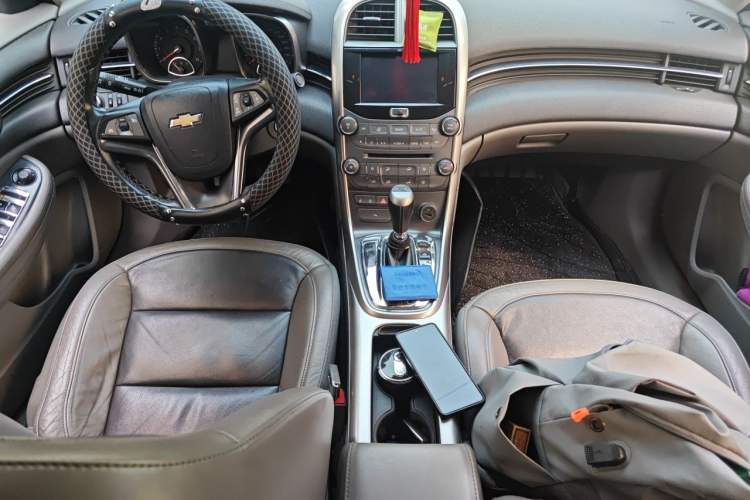 Used Chevrolet Malibu 2012 2.0L Automatic Luxury Edition Center Console