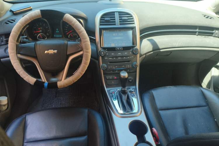 Used Chevrolet Malibu 2012 2.0L Automatic Comfort Edition Center Console