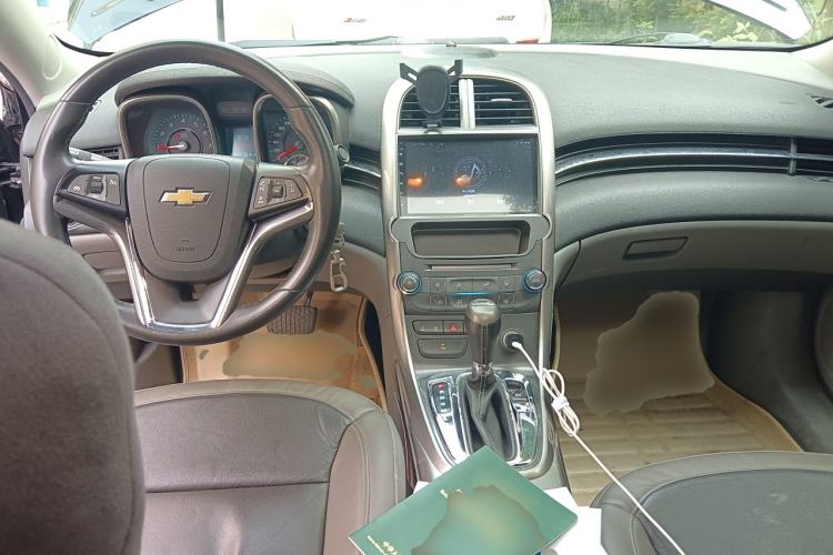 Used Chevrolet Malibu 2012 2.0L Automatic Luxury Edition Center Console