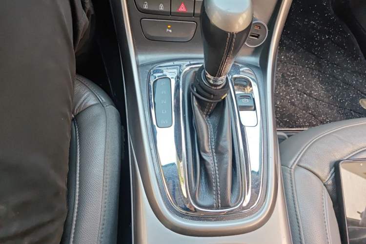 Used Chevrolet Malibu 2012 2.0L Automatic Luxury Edition Gear Lever