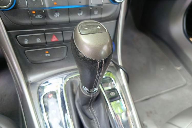 Used Chevrolet Malibu 2012 2.0L Automatic Luxury Edition Gear Lever