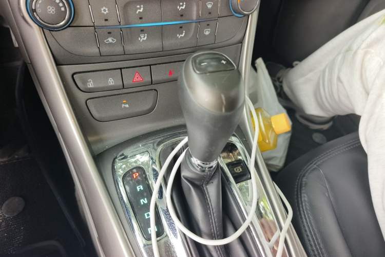 Used Chevrolet Malibu 2012 2.0L Automatic Comfort Edition Gear Lever