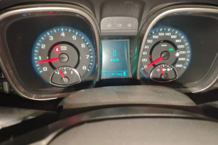 Used Chevrolet Malibu 2012 2.0L Automatic Comfort Edition Odometer Close Up