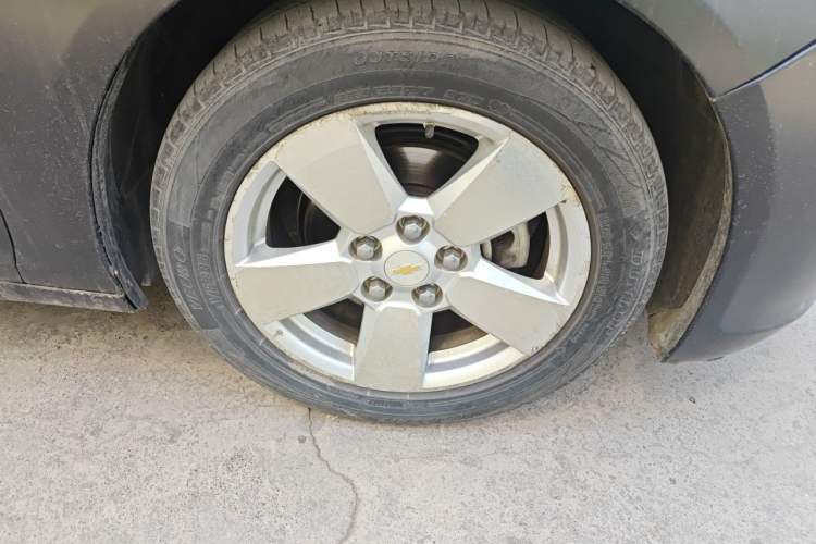 Used Chevrolet Malibu 2012 2.0L Automatic Luxury Edition Right Front Wheel Hub