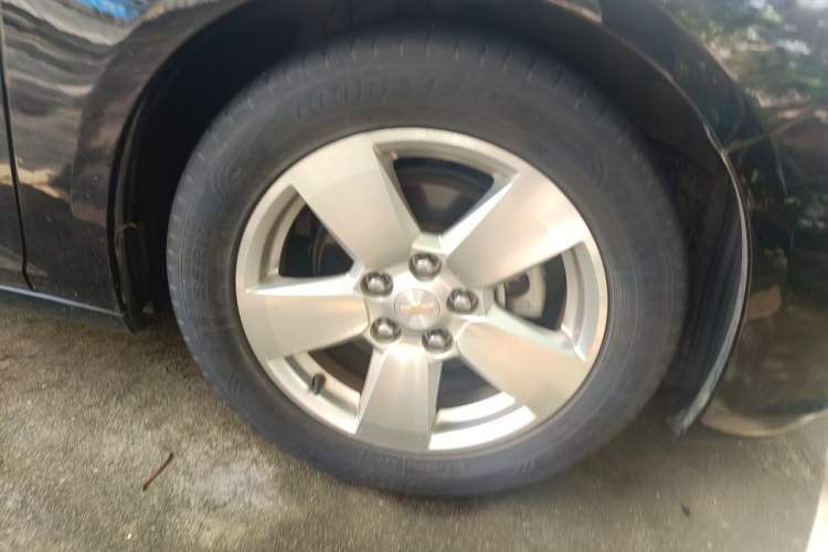 Used Chevrolet Malibu 2012 2.0L Automatic Luxury Edition Right Front Wheel Hub