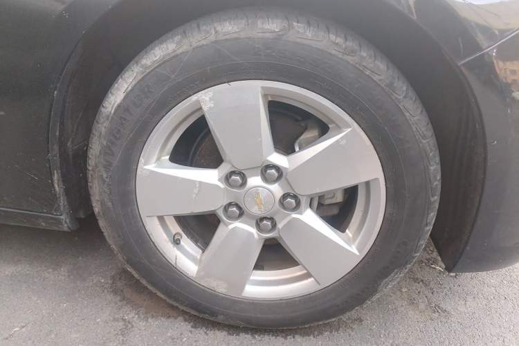 Used Chevrolet Malibu 2012 2.0L Automatic Comfort Edition Right Front Wheel Hub