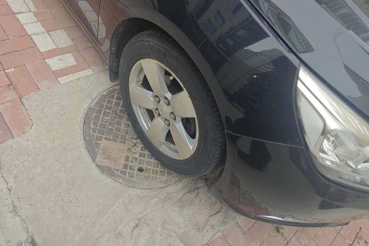 Used Chevrolet Malibu 2012 2.4L Automatic Luxury Edition Right Front Wheel Hub