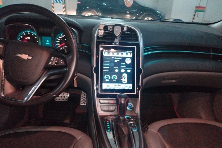 Used Chevrolet Malibu 2012 2.4L Automatic Luxury Edition Center Console