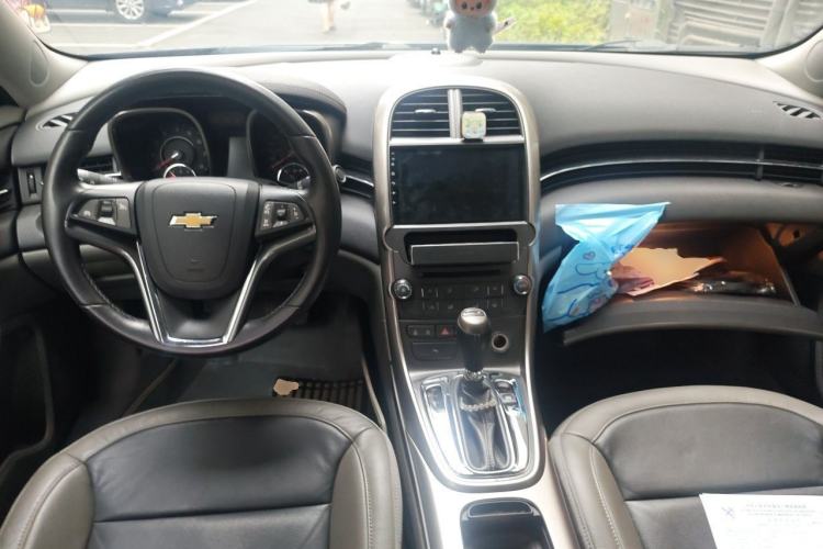 Used Chevrolet Malibu 2012 2.0L Automatic Luxury Edition Center Console