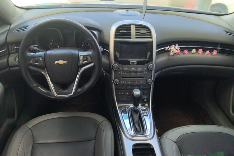 Used Chevrolet Malibu 2012 2.0L Automatic Luxury Edition Center Console