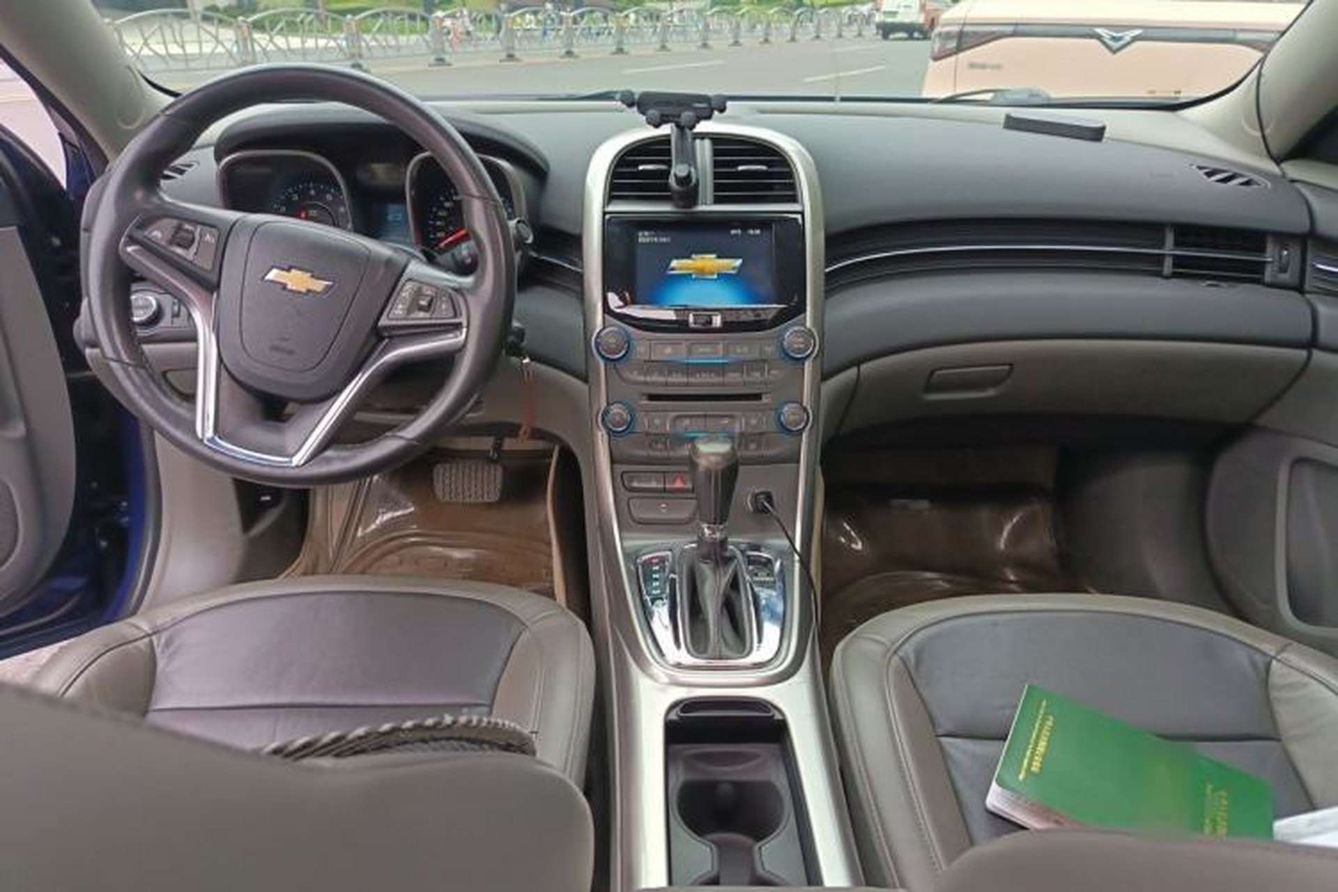 Used Chevrolet Malibu 2012 2.0L Automatic Luxury Edition Center Console