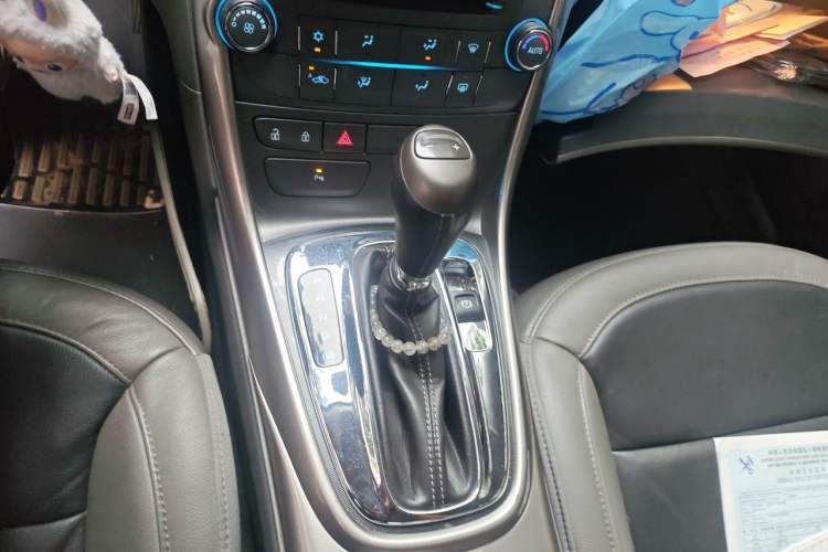 Used Chevrolet Malibu 2012 2.0L Automatic Luxury Edition Gear Lever