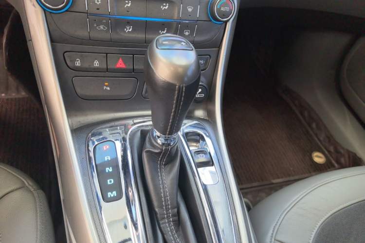 Used Chevrolet Malibu 2012 2.0L Automatic Luxury Edition Gear Lever