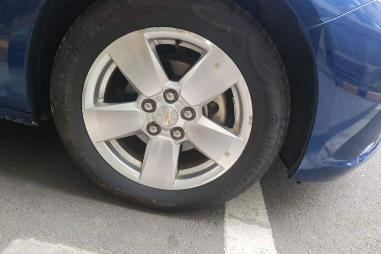 Used Chevrolet Malibu 2012 2.0L Automatic Luxury Edition Right Front Wheel Hub