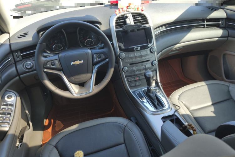 Used Chevrolet Malibu 2012 2.0L Automatic Luxury Edition Center Console