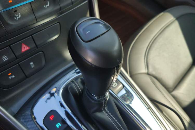 Used Chevrolet Malibu 2012 2.0L Automatic Luxury Edition Gear Lever