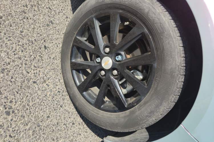 Used Chevrolet Malibu 2012 2.0L Automatic Luxury Edition Right Front Wheel Hub