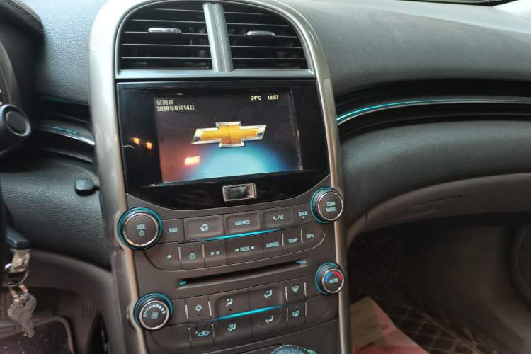Used Chevrolet Malibu 2012 2.0L Automatic Luxury Edition Audio And AC Panel