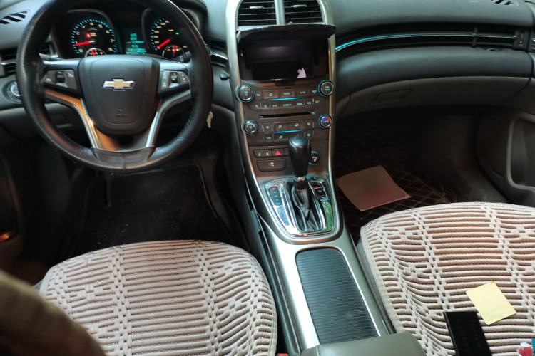 Used Chevrolet Malibu 2012 2.0L Automatic Luxury Edition Center Console