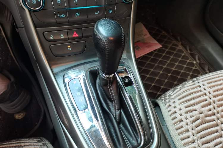 Used Chevrolet Malibu 2012 2.0L Automatic Luxury Edition Gear Lever