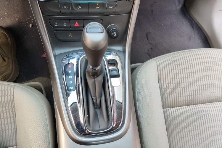 Used Chevrolet Malibu 2012 2.0L Automatic Comfort Edition Gear Lever