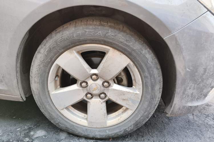 Used Chevrolet Malibu 2012 2.0L Automatic Comfort Edition Right Front Wheel Hub