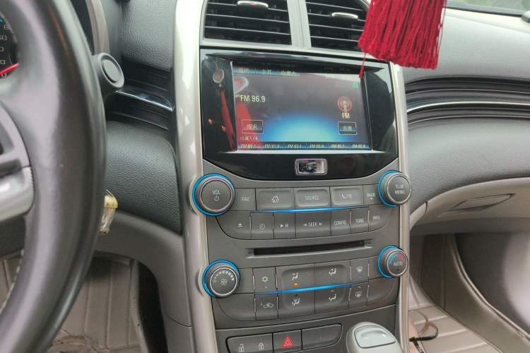 Used Chevrolet Malibu 2012 2.0L Automatic Luxury Edition Audio And AC Panel