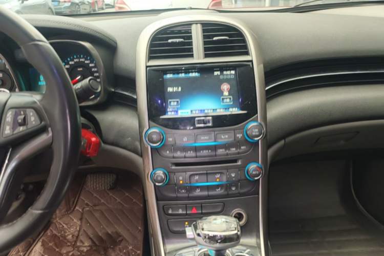 Used Chevrolet Malibu 2012 2.0L Automatic Luxury Edition Audio And AC Panel