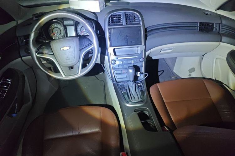 Used Chevrolet Malibu 2012 2.0L Automatic Comfort Edition Center Console