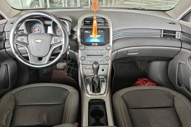 Used Chevrolet Malibu 2012 2.0L Automatic Luxury Edition Center Console