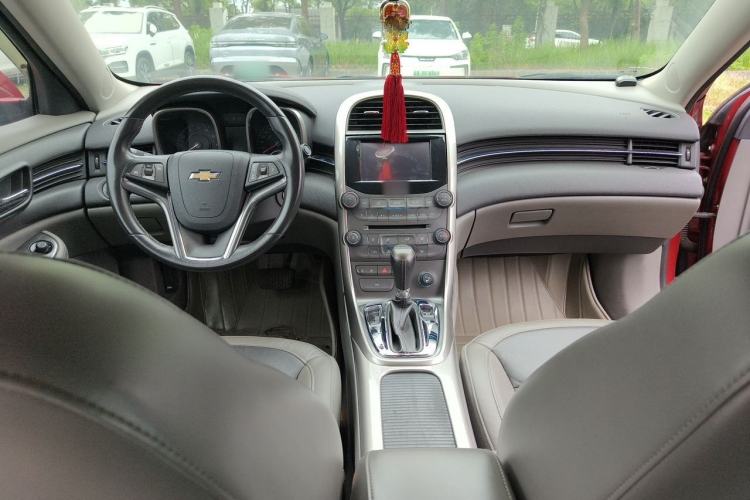 Used Chevrolet Malibu 2012 2.0L Automatic Luxury Edition Center Console