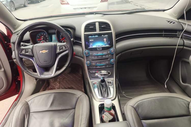 Used Chevrolet Malibu 2012 2.0L Automatic Luxury Edition Center Console