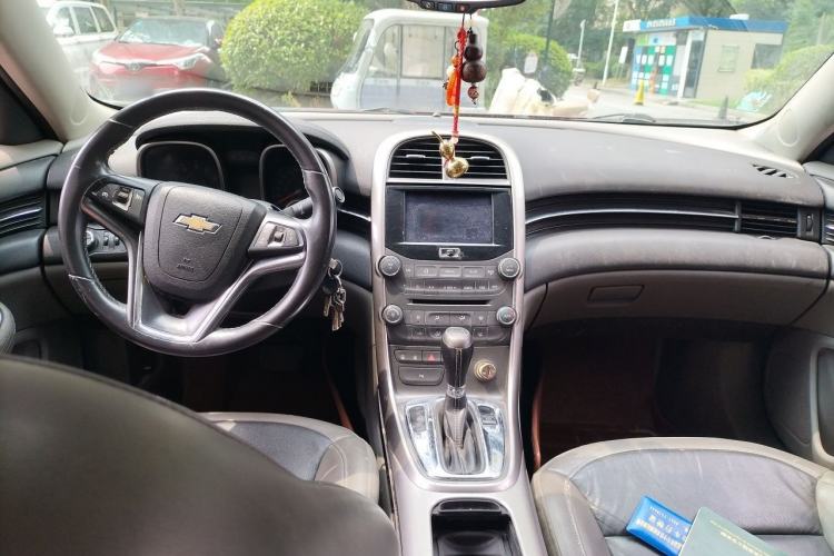 Used Chevrolet Malibu 2012 2.0L Automatic Luxury Edition Center Console