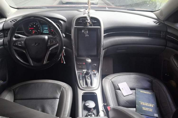 Used Chevrolet Malibu 2012 2.4L Automatic Luxury Edition Center Console