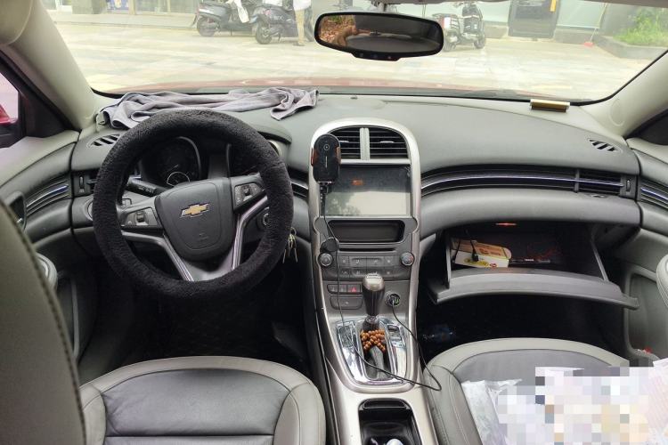 Used Chevrolet Malibu 2012 2.0L Automatic Luxury Edition Center Console