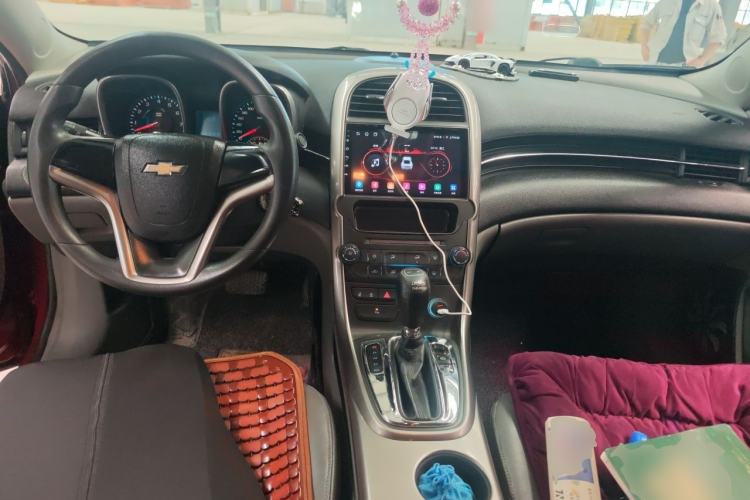 Used Chevrolet Malibu 2012 2.0L Automatic Comfort Edition Center Console