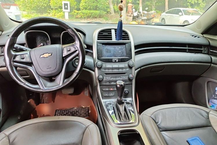Used Chevrolet Malibu 2012 2.4L Automatic Luxury Edition Center Console