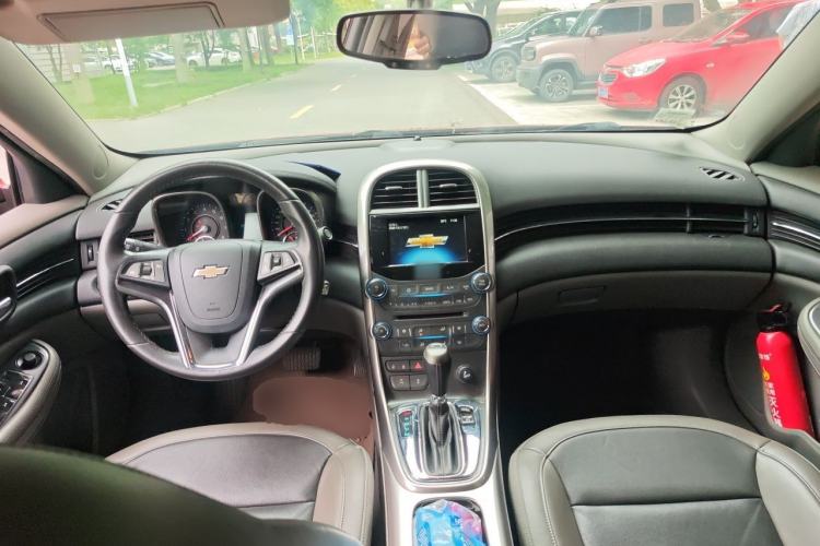 Used Chevrolet Malibu 2012 2.4L Automatic Luxury Edition Center Console