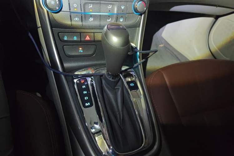 Used Chevrolet Malibu 2012 2.0L Automatic Comfort Edition Gear Lever