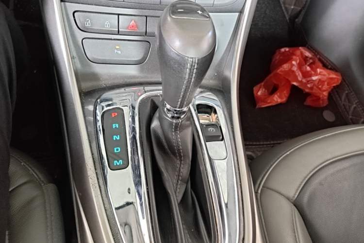 Used Chevrolet Malibu 2012 2.0L Automatic Luxury Edition Gear Lever