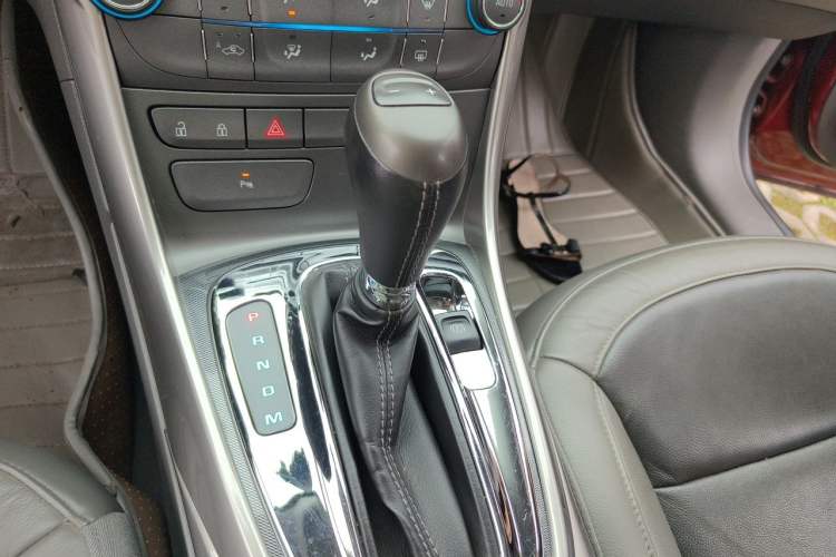 Used Chevrolet Malibu 2012 2.0L Automatic Luxury Edition Gear Lever
