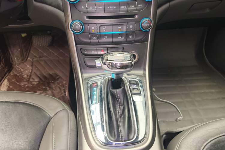 Used Chevrolet Malibu 2012 2.0L Automatic Luxury Edition Gear Lever