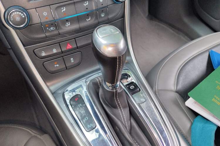 Used Chevrolet Malibu 2012 2.0L Automatic Comfort Edition Gear Lever
