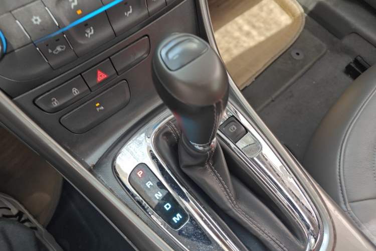 Used Chevrolet Malibu 2012 2.0L Automatic Luxury Edition Gear Lever