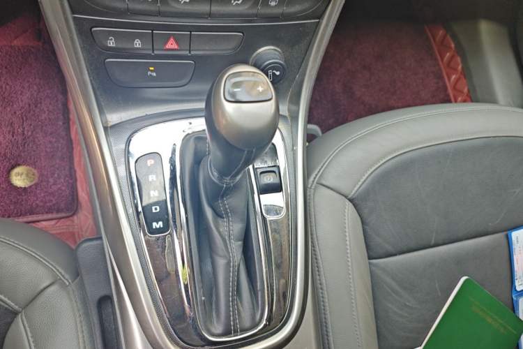 Used Chevrolet Malibu 2012 2.0L Automatic Luxury Edition Gear Lever