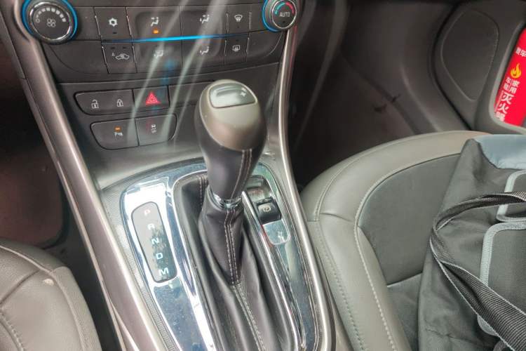 Used Chevrolet Malibu 2012 2.4L Automatic Luxury Edition Gear Lever